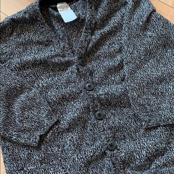 H&M sweater 🥰 - Picture 3 of 3